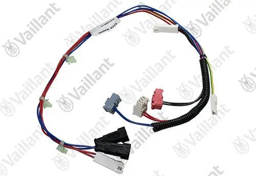 Vaillant Kabelbaum mit mehreren Verbindungstechnik-Komponenten, erkennbar durch unterschiedliche Steckerkonfigurationen und farbige Drähte für den Einsatz in elektrischen Systemen.